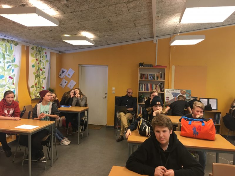 På besök med Dialogforum Tullinge hos årskurs 7 på Falkbergsskolan den 22 februari 2016